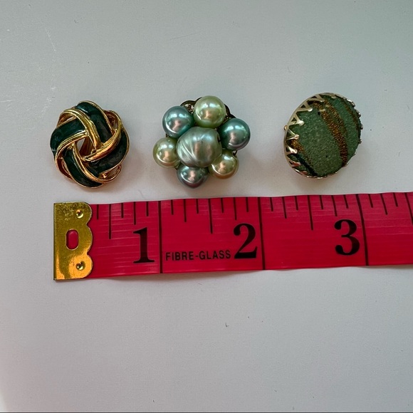 Vintage Set of 3 Pastel Green Earrings Clip On - Picture 4 of 8